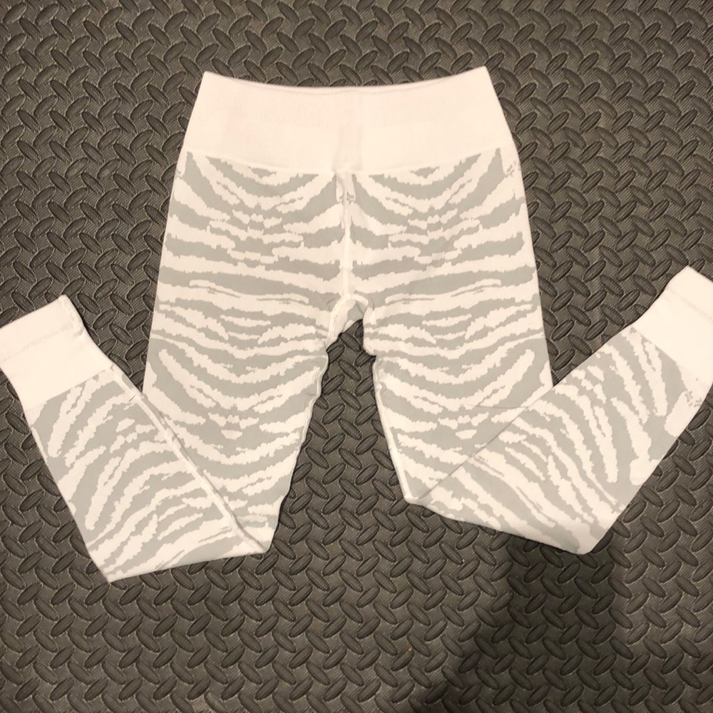 Bombshell Sport wear size M/L